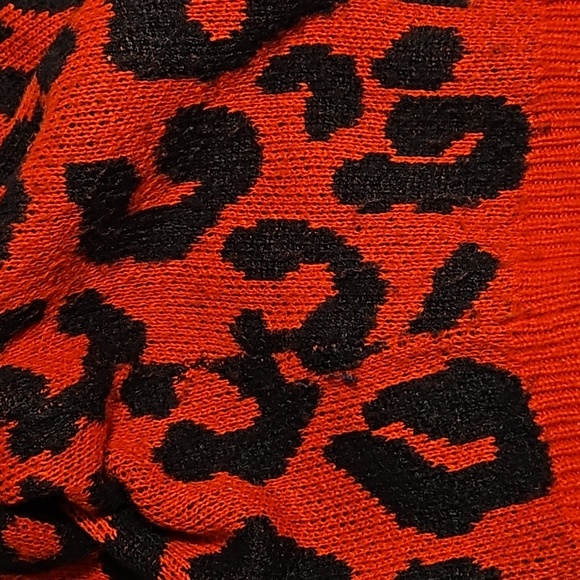 Yummy Red & Black Leopard Sweater XS - Picture 8 of 8